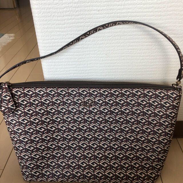 GUESS トートバッグ　　お値下げ！