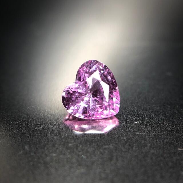 華やかで愛らしいハートシェイプ 0.69ct UP 天然ピンク サファイア