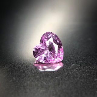 華やかで愛らしいハートシェイプ 0.69ct UP 天然ピンク サファイア(その他)