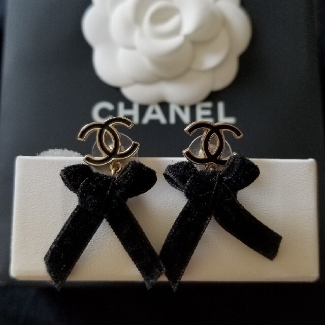 CHANEL　ブラックリボンピアスレディース