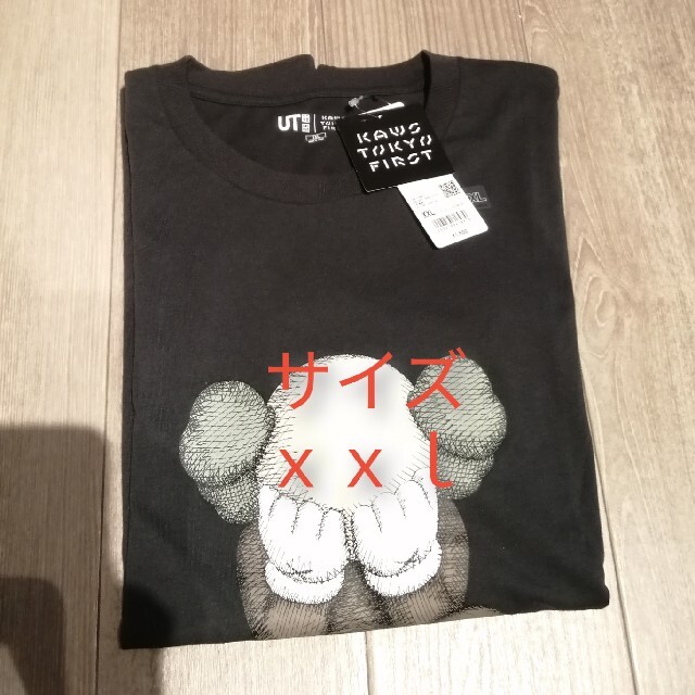 UNIQLO(ユニクロ)のKAWS x UNIQLO UT カウズ　Tシャツ　ダークグレー　XXL メンズのトップス(Tシャツ/カットソー(半袖/袖なし))の商品写真