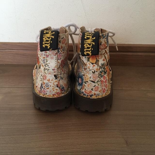 Dr.Martens(ドクターマーチン)のドクターマーチン　キッズ　花柄　ショートブーツ キッズ/ベビー/マタニティのキッズ靴/シューズ(15cm~)(ブーツ)の商品写真