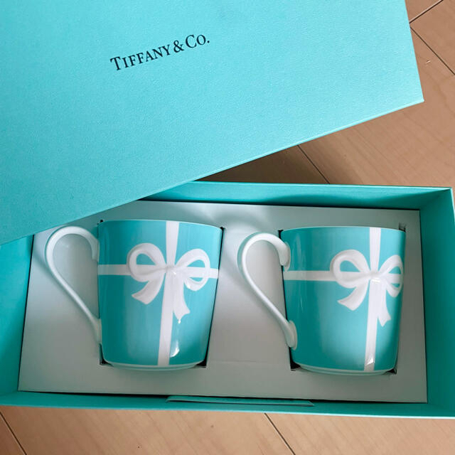 Tiffany & Co.(ティファニー)のティファニー ペアマグカップ ブルーリボンボックス　マグカップ　Tiffany キッズ/ベビー/マタニティの授乳/お食事用品(マグカップ)の商品写真