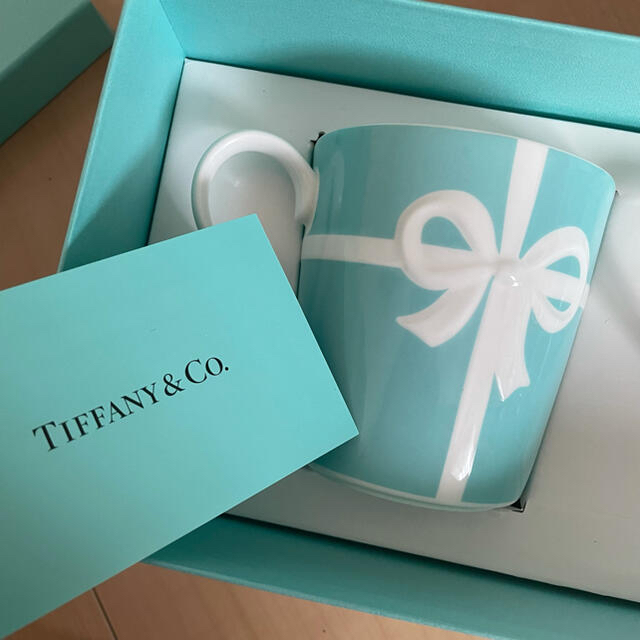 Tiffany & Co.(ティファニー)のティファニー ペアマグカップ ブルーリボンボックス　マグカップ　Tiffany キッズ/ベビー/マタニティの授乳/お食事用品(マグカップ)の商品写真