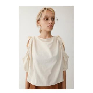 マウジー(moussy)のmoussy 肩リボンカットソー　黒(カットソー(半袖/袖なし))