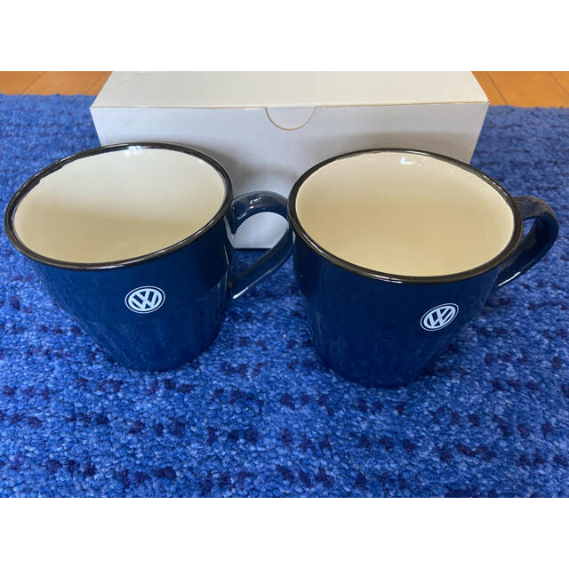 Volkswagen(フォルクスワーゲン)の新品　フォルクスワーゲン　ノベルティ　陶器製　マグカップ　2個セット エンタメ/ホビーのコレクション(ノベルティグッズ)の商品写真