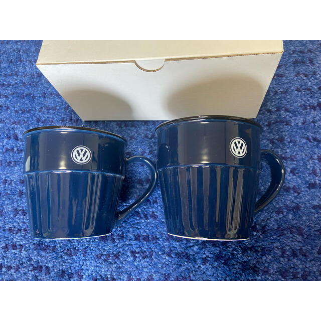 Volkswagen(フォルクスワーゲン)の新品　フォルクスワーゲン　ノベルティ　陶器製　マグカップ　2個セット エンタメ/ホビーのコレクション(ノベルティグッズ)の商品写真