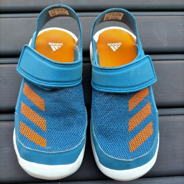 adidas(アディダス)のアディダス サンダル 21cm キッズ/ベビー/マタニティのキッズ靴/シューズ(15cm~)(サンダル)の商品写真