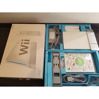 ニンテンドウ(任天堂)のWii　おまけおまとめセット(家庭用ゲーム機本体)