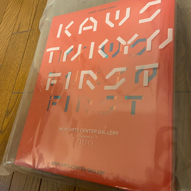 KAWS FIRST TOKYO 本　図録　新品　未開封