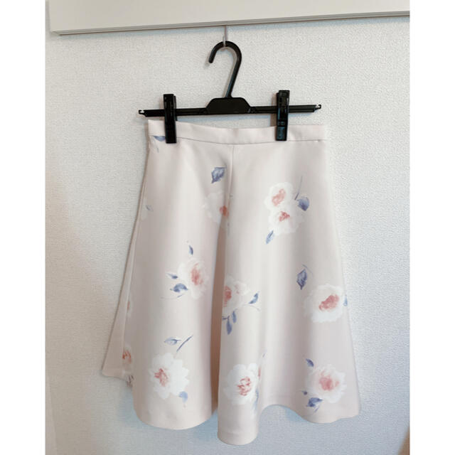 ビーラディエンス  花柄　スカート レディースのスカート(ひざ丈スカート)の商品写真
