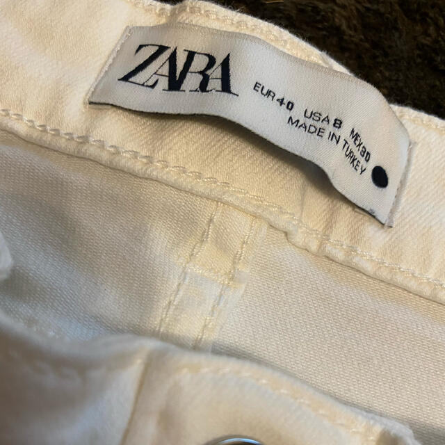 ZARA(ザラ)のZARA スキニー パンツ 白 レディースのパンツ(スキニーパンツ)の商品写真