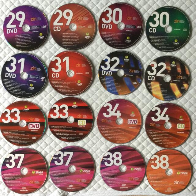 Zumba(ズンバ)の中古　ZUMBA  オリジナルCD&DVD セット販売 エンタメ/ホビーのCD(ポップス/ロック(洋楽))の商品写真