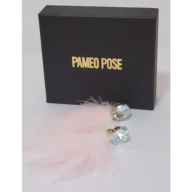 PAMEO POSE(パメオポーズ)のPAMEO POSE パメオポーズ BIJOUFEATHER EARRINGS レディースのアクセサリー(ピアス)の商品写真