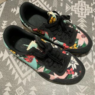 ナイキ(NIKE)のNIKE 花柄 スニーカー エアペガサス 23.5cm(スニーカー)