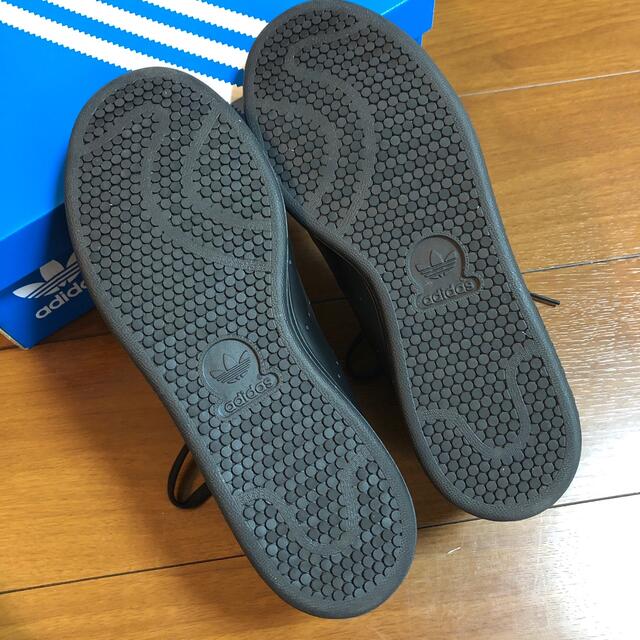 adidas(アディダス)の【未使用】アディダス　スタンスミス　オールブラック26.5cm メンズの靴/シューズ(スニーカー)の商品写真