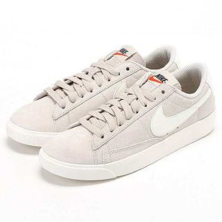 ナイキ(NIKE)のNIKE スニーカー　スウェード　ベージュ(スニーカー)