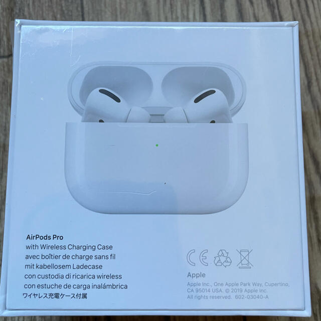 Apple(アップル)の【新品・未開封】Apple AirPods Pro スマホ/家電/カメラのオーディオ機器(ヘッドフォン/イヤフォン)の商品写真