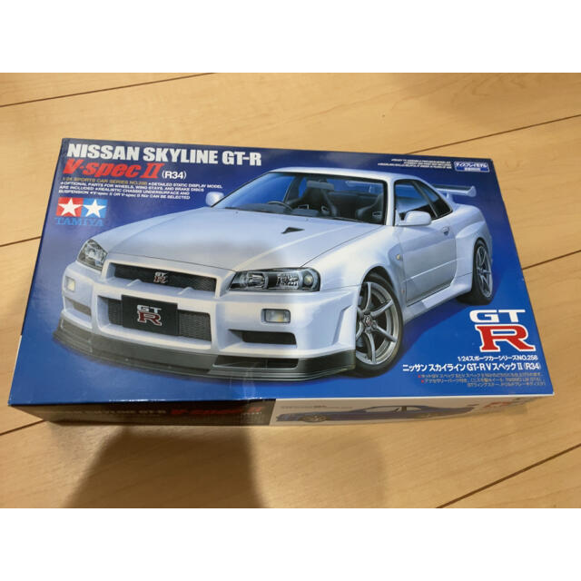 タミヤ GT-R V-spec Ⅱ エンタメ/ホビーのおもちゃ/ぬいぐるみ(模型/プラモデル)の商品写真