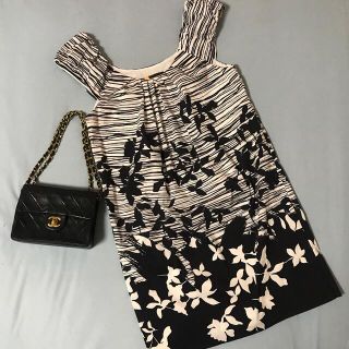 ビーシービージーマックスアズリア(BCBGMAXAZRIA)のBCBG ワンピース　モノトーン　夏　削除予定(ひざ丈ワンピース)