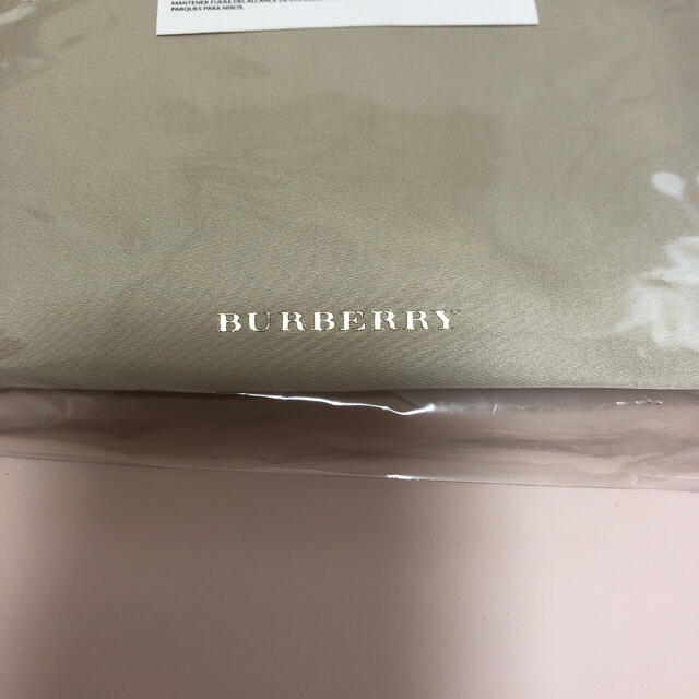 BURBERRY(バーバリー)のBURBERRY ポーチ バーバリー ノベルティ 非売品 エンタメ/ホビーの漫画(その他)の商品写真