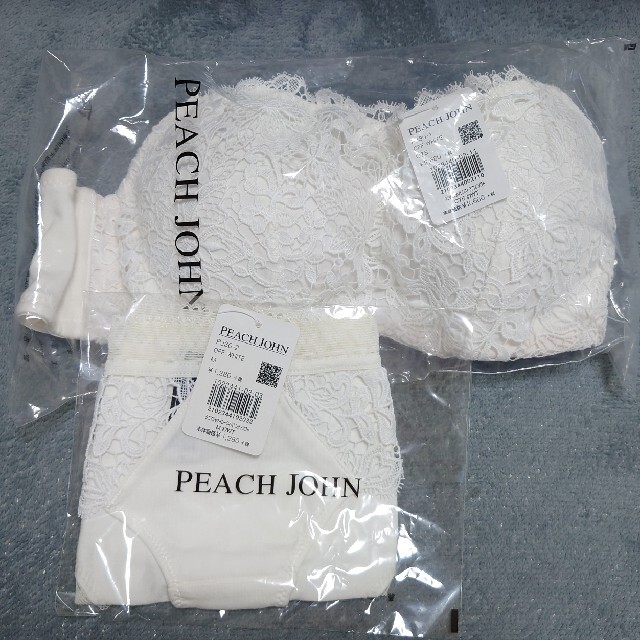 PEACH JOHN(ピーチジョン)のチューブトップブラ♡ レディースの下着/アンダーウェア(ブラ&ショーツセット)の商品写真
