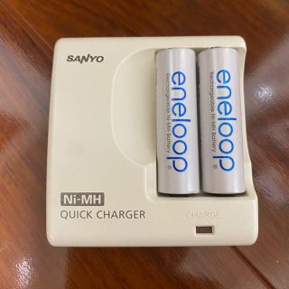 サンヨー(SANYO)のeneloop エネループ充電器 + エネループ単3電池(バッテリー/充電器)