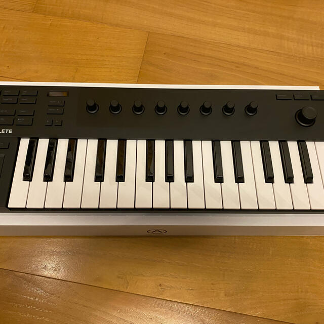 【美品・送料込】Komplete kontrol M32