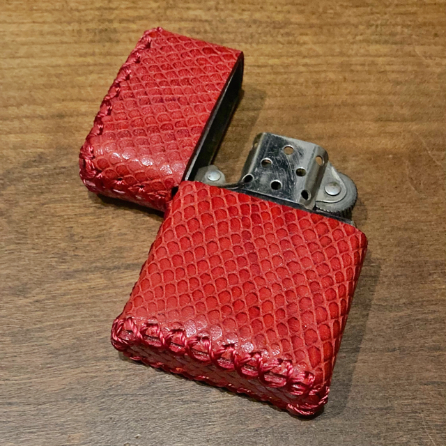 [本革] zippo用 レザーケース 革ケース  革巻き パイソン型押し メンズのファッション小物(タバコグッズ)の商品写真