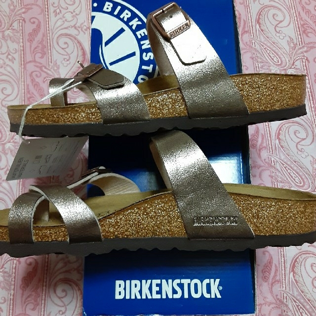 BIRKENSTOCK(ビルケンシュトック)の【未使用】BIRKENSTOCKﾏﾔﾘ　37　ｸﾞﾚｲｽﾌﾙﾄｰﾌﾟ レディースの靴/シューズ(サンダル)の商品写真