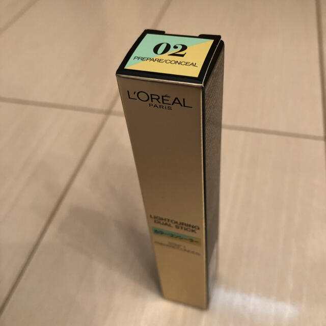 L'Oreal Paris(ロレアルパリ)のロレアル パリ ライトゥアリング デュアルスティックa 02  8g コスメ/美容のベースメイク/化粧品(コンシーラー)の商品写真