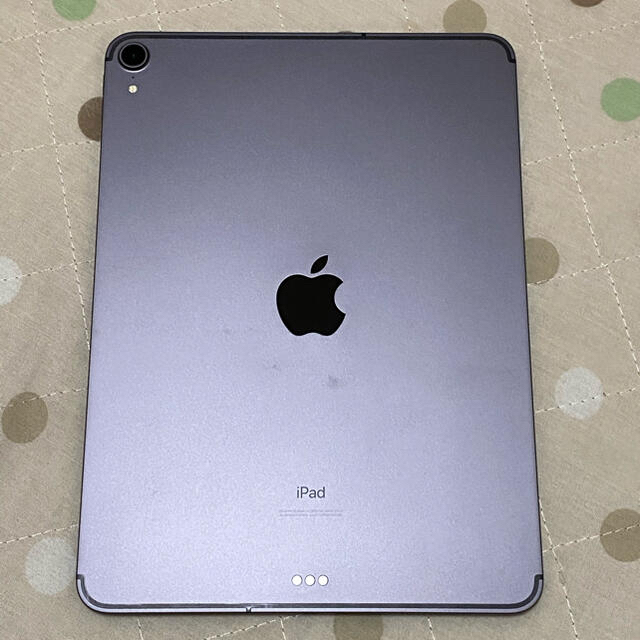 Apple(アップル)のPad pro11インチ 256GB 第1世代 SIMロック解除　キーボード付き スマホ/家電/カメラのPC/タブレット(タブレット)の商品写真