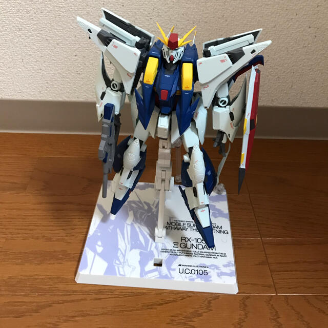 クスィーガンダム　ミサイルポッド装備