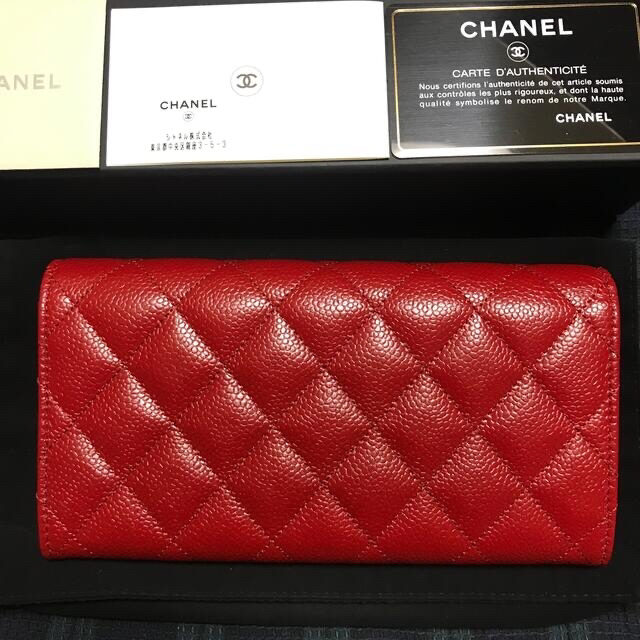 CHANEL(シャネル)のCHANEL長財布　赤色 レディースのファッション小物(財布)の商品写真