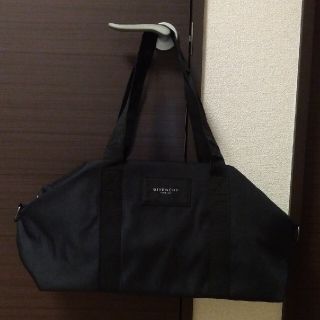 ジバンシィ(GIVENCHY)の新品未使用ジバンシィ ノベルティ 軽量ボストンバッグ大　ブラック　ショルダー付き(ボストンバッグ)