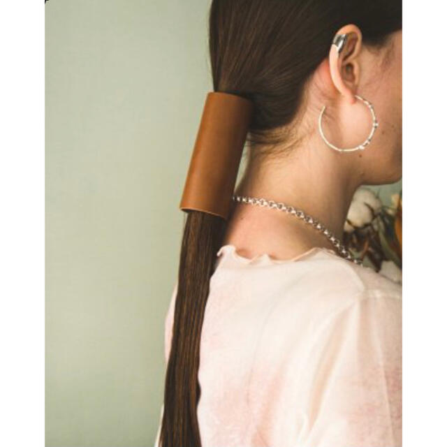sykia / Leather Hair Pierce (L/beige) レディースのヘアアクセサリー(バレッタ/ヘアクリップ)の商品写真