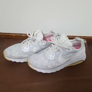 ナイキ(NIKE)のラクダさん専用NIKE　AIR　レース　白　カーディガンセット(スニーカー)