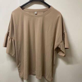 ユニクロ(UNIQLO)の【お取り置き中】ベージュ　UNIQLO XL トップス　半袖　フリル(Tシャツ(半袖/袖なし))