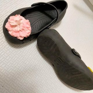 クロックス(crocs)の12 13 黒 ブラック 花 フラワー ピンク イエロー 黄色(サンダル)