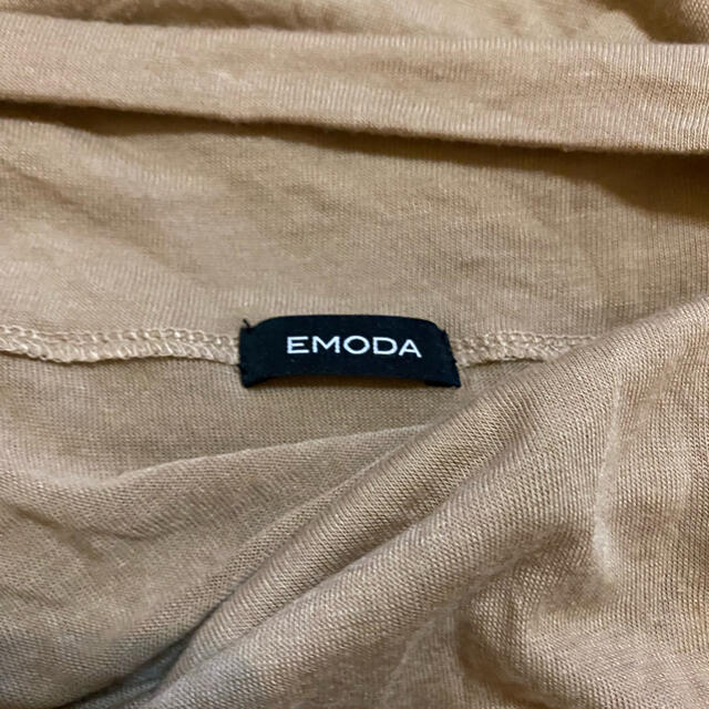 EMODA(エモダ)のEMODA フリンジケープ　フリーサイズ　ベージュ　モカ　美品 レディースのジャケット/アウター(ポンチョ)の商品写真