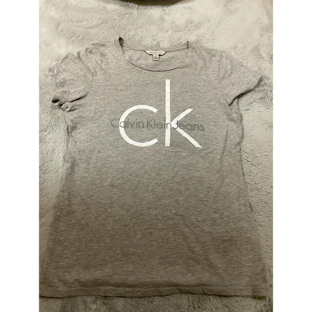 Calvin Klein(カルバンクライン)のmammy様専用Tシャツ　カルバンクライン　グレー　美品 レディースのトップス(Tシャツ(半袖/袖なし))の商品写真