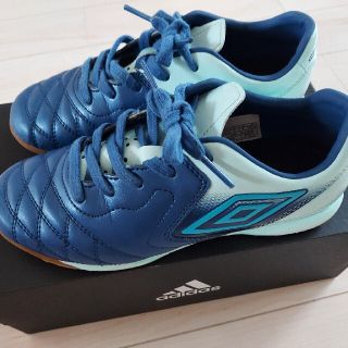 アンブロ(UMBRO)のUMBRO アンブロ　幅広ワイドタイプフットサルシューズ　21.5cm(シューズ)