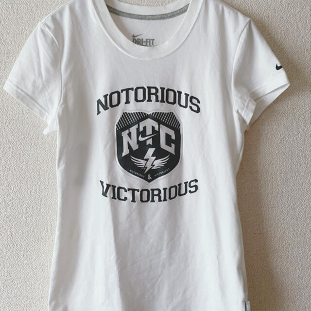 NIKE(ナイキ)のNIKE 白 Tシャツ レディースのトップス(Tシャツ(半袖/袖なし))の商品写真