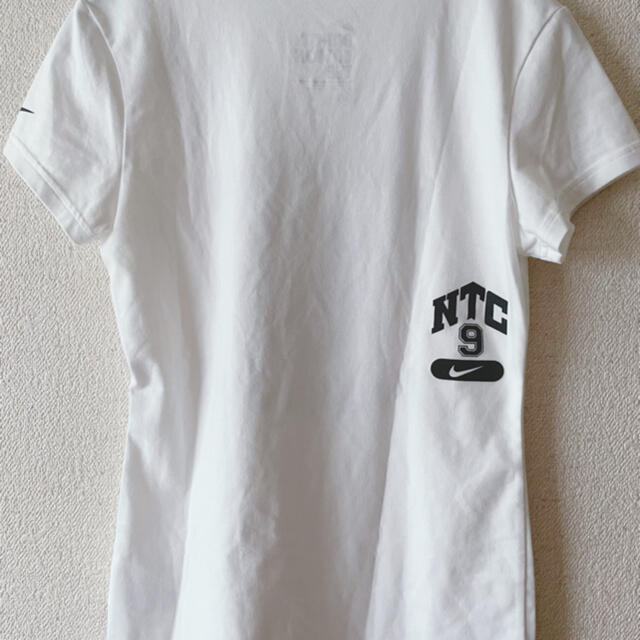 NIKE(ナイキ)のNIKE 白 Tシャツ レディースのトップス(Tシャツ(半袖/袖なし))の商品写真