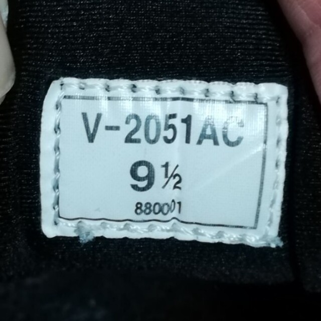 VANS(ヴァンズ)の【VANS】ローカットスニーカー v-2051ac 黒✕赤 メンズの靴/シューズ(スニーカー)の商品写真