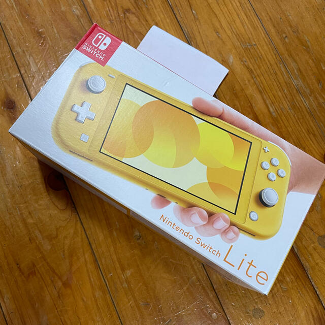 Nintendo Switch - 任天堂Switch Light イエロー(新品未使用未開封)の 