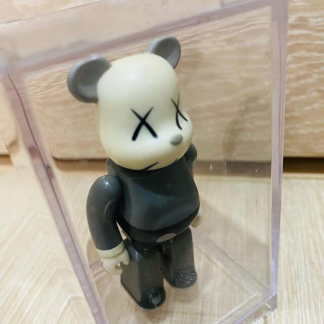 美品 ベアブリック BE@RBRICK 100％ シリーズ４ カウズ KAWS