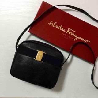 サルヴァトーレフェラガモ(Salvatore Ferragamo)のフェラガモ♡ヴァラ♡ショルダーバッグ(ショルダーバッグ)