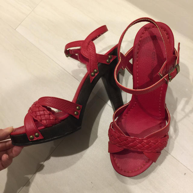 GRACE CONTINENTAL(グレースコンチネンタル)のグレースコンチネンタル 赤♪37(23cm〜23.5) レディースの靴/シューズ(サンダル)の商品写真
