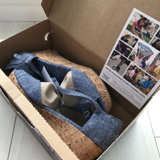 トムズ(TOMS)の【新品】TOMS サンダル(サンダル)